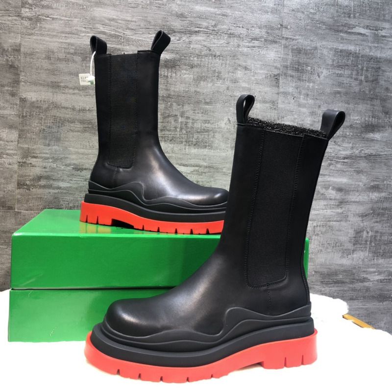 Bo*te*ga ve*ne*ta tire chelsea boot in black and red