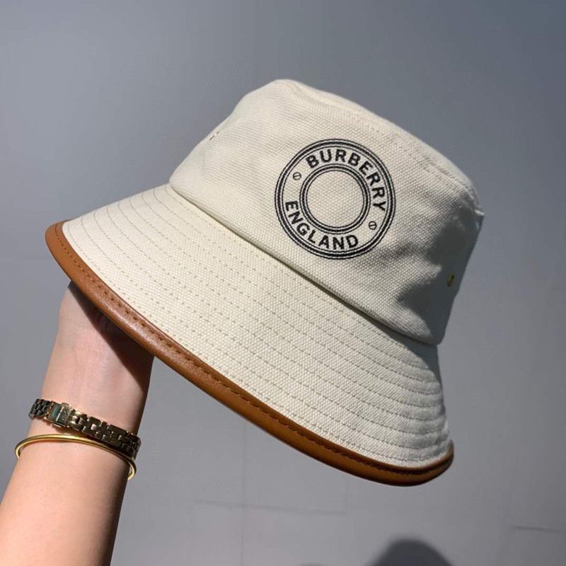 B**rry logo bucket hat