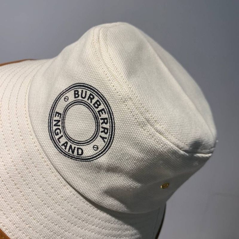 B**rry logo bucket hat