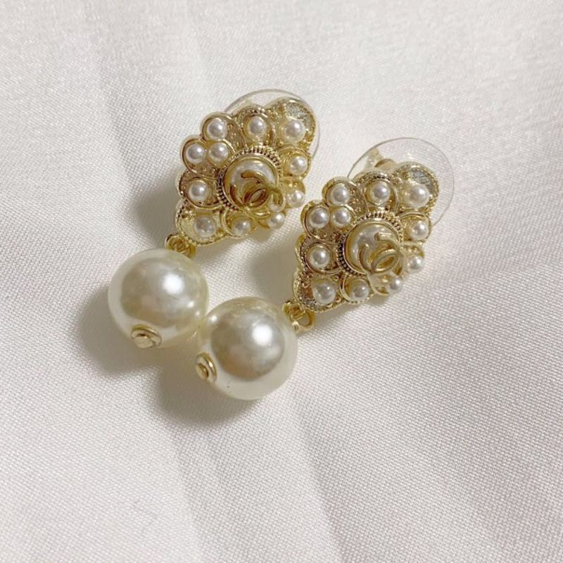 Ch*el  glass pearls earrings