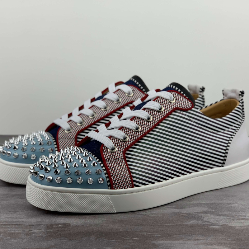 Ch**an louboutin l**is junior spikes orlato flat