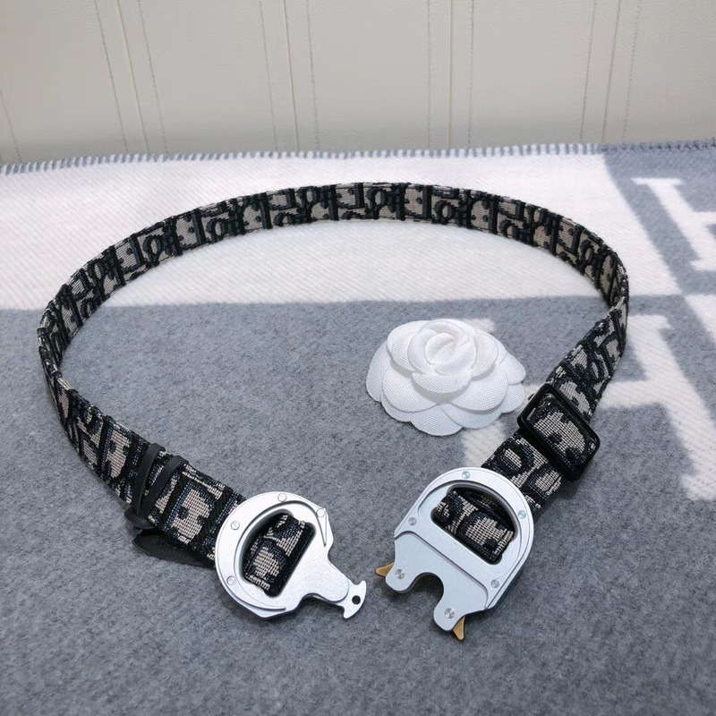 D*or oblique belt with silver buckle