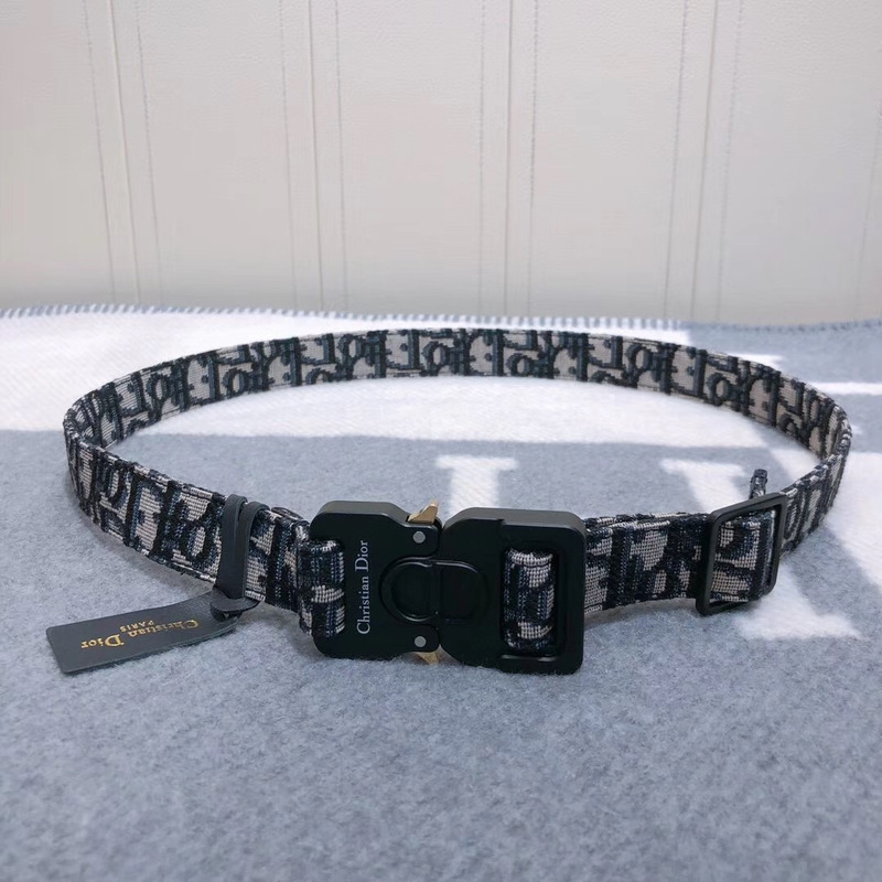 D*or oblique belt with black buckle