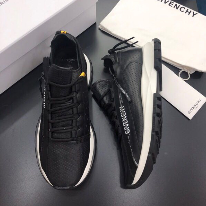 Givenchy Spectre Low-Top Sneakers