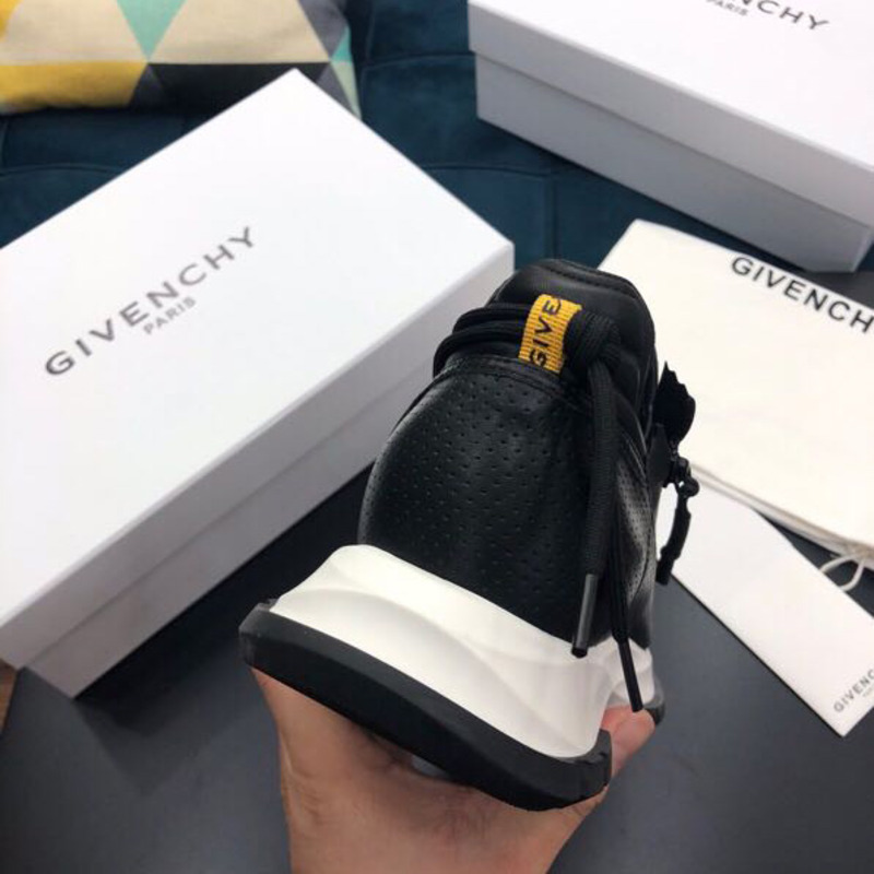 Givenchy Spectre Low-Top Sneakers