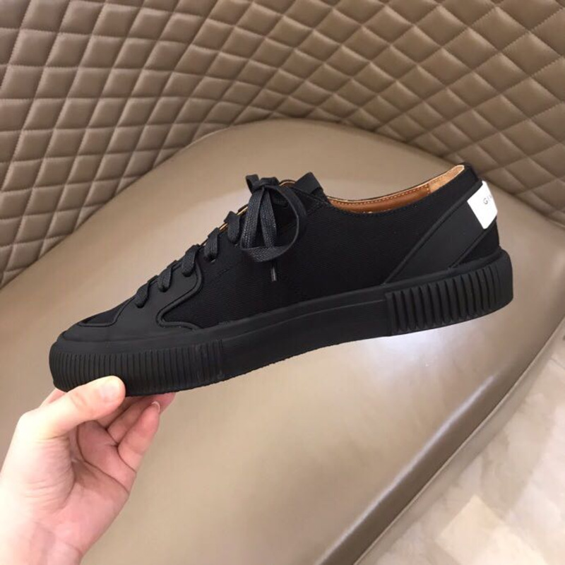 Givenchy Logo Print Low-Top Sneakers