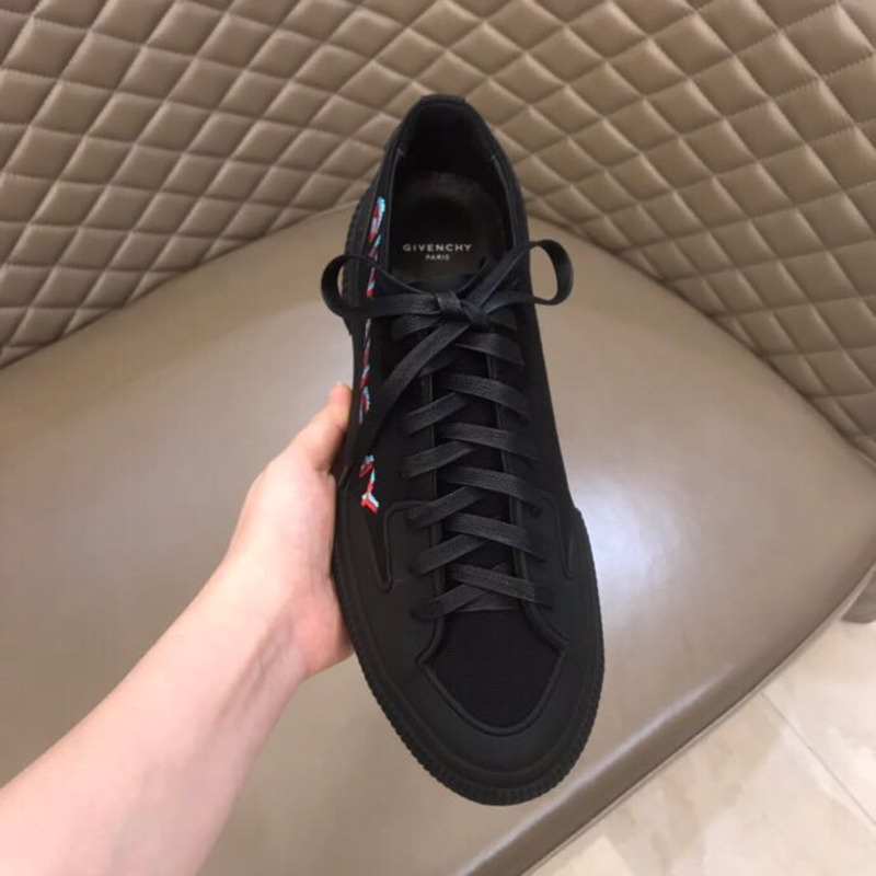 Givenchy Logo Print Low-Top Sneakers