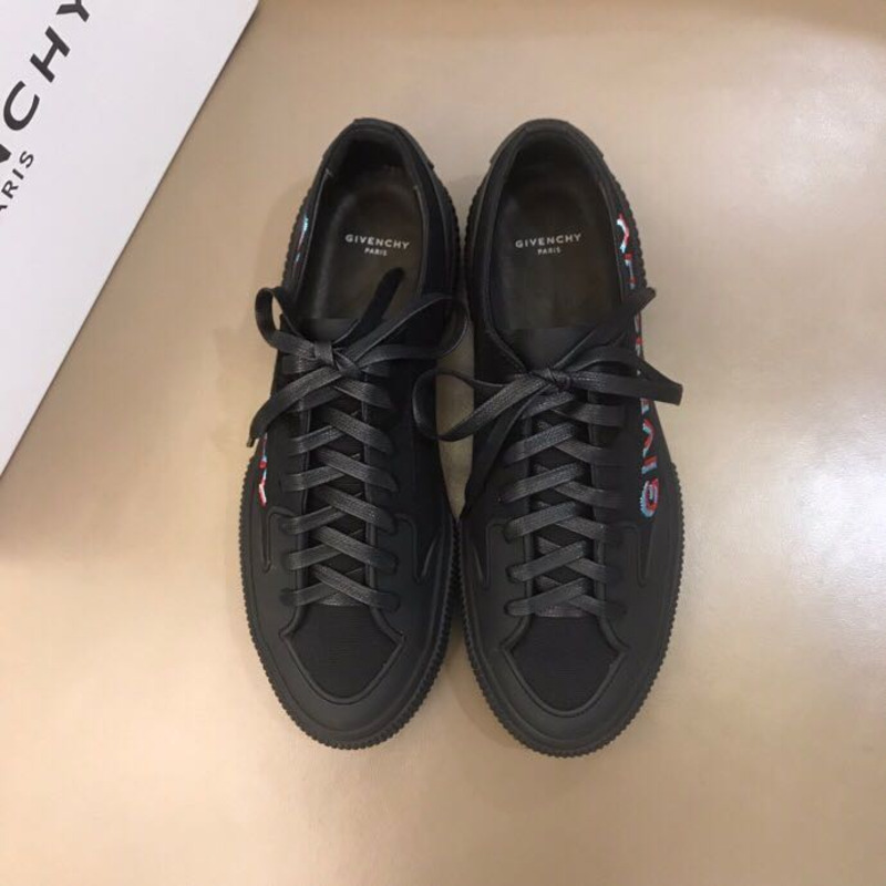 Givenchy Logo Print Low-Top Sneakers