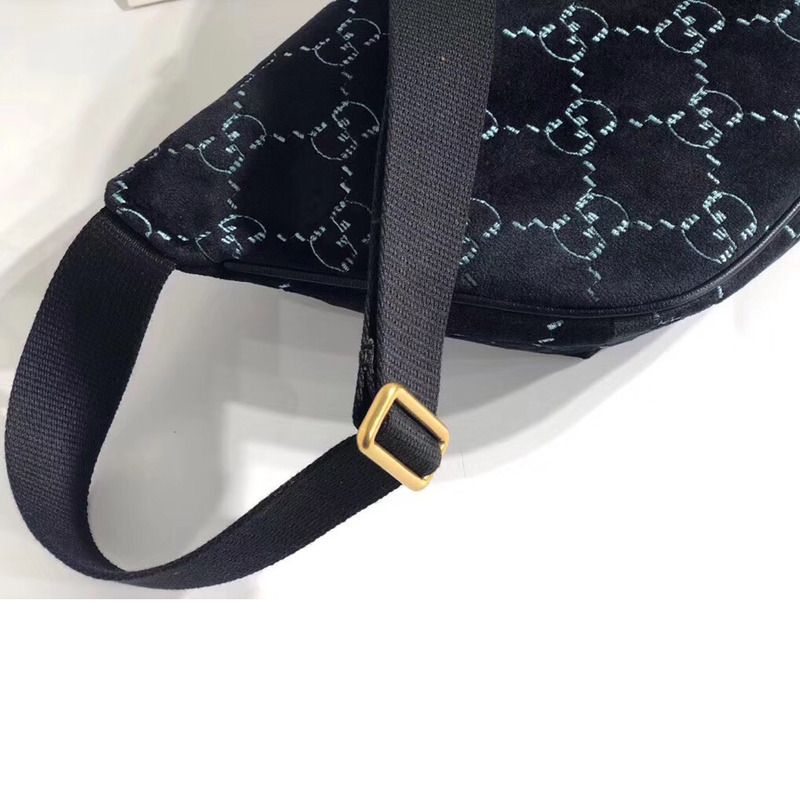 g*u*i V*t*ngg velvet belt bag