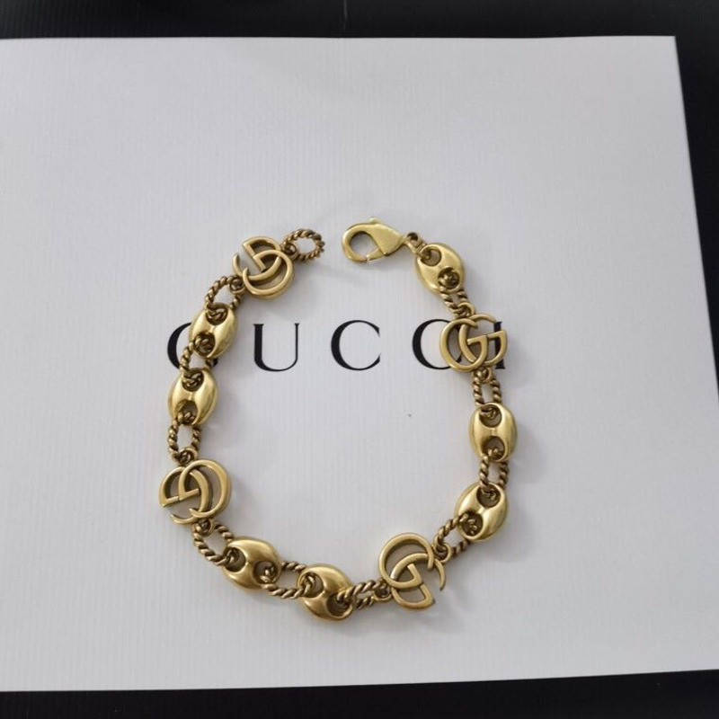 G*u*i bracelet