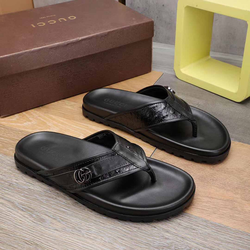 G*u*i slides thong sandals