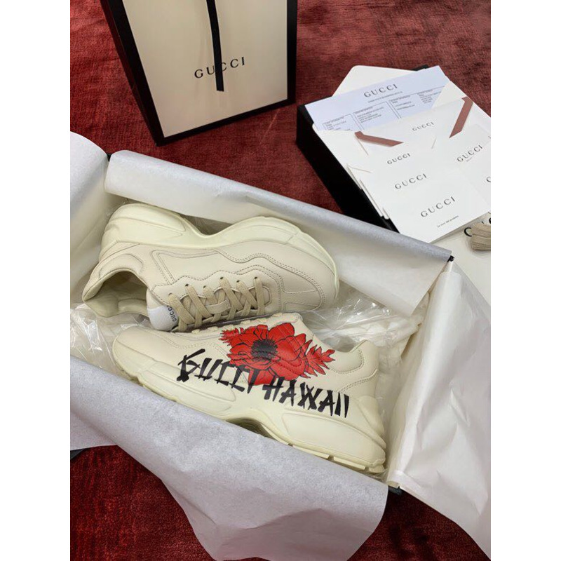 G*u*i sneaker with logo