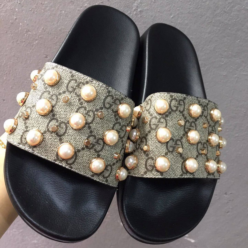 G*u*i slides with pearls