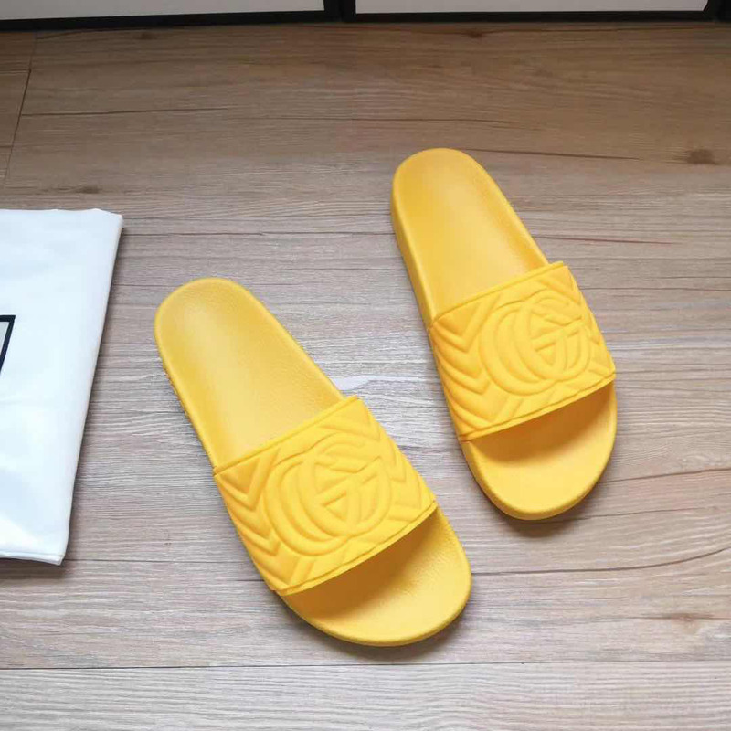 G*u*i matelasse rubber slide in yellow