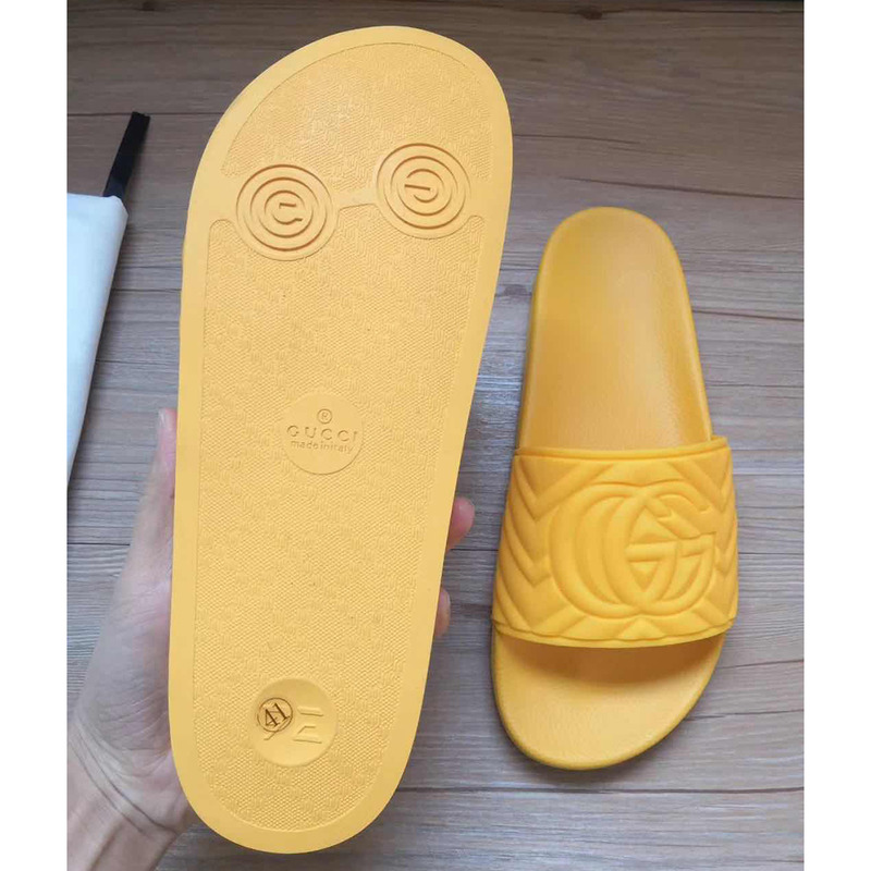 G*u*i matelasse rubber slide in yellow