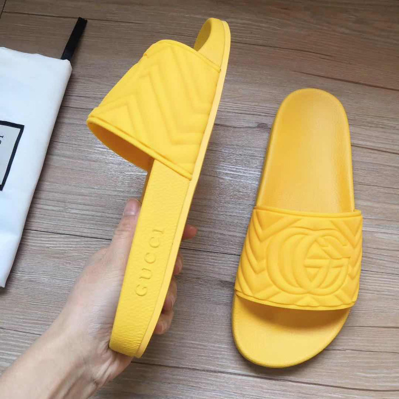 G*u*i matelasse rubber slide in yellow