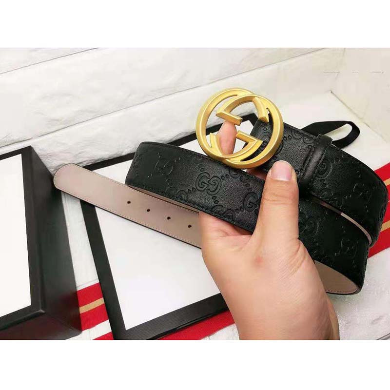 G*u*i signature belt with golden buckle