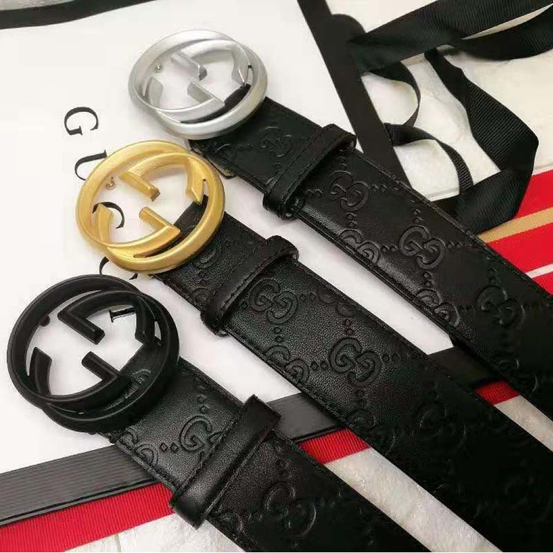 G*u*i signature belt with golden buckle