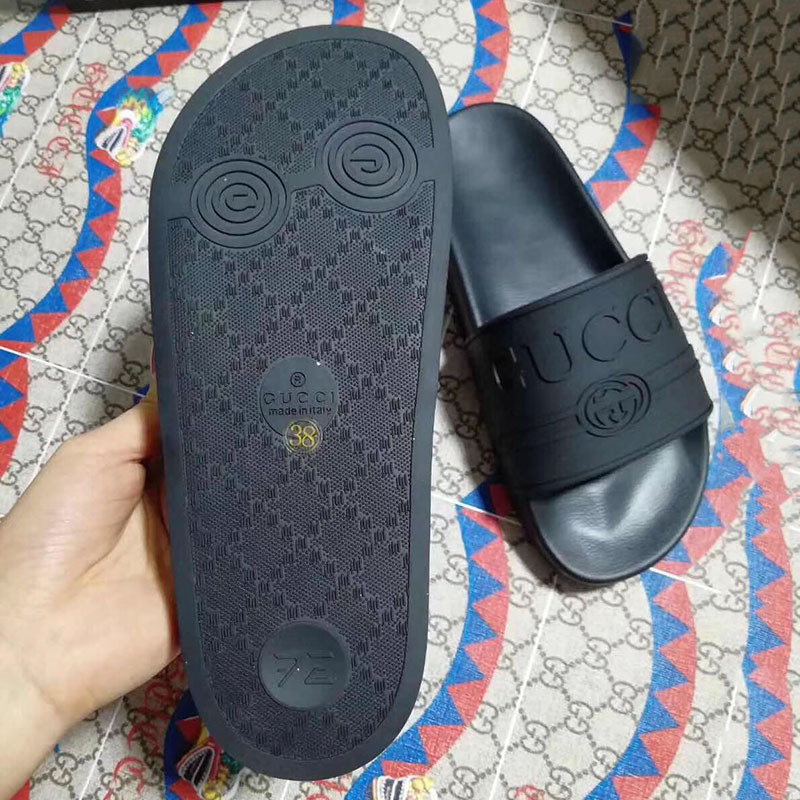 G*u*i logo rubber slide sandal in black