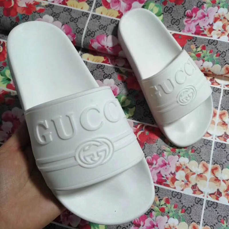 G*u*i logo rubber slide sandal in white