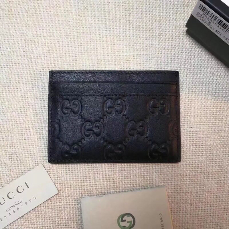 G*u*i signature money clip