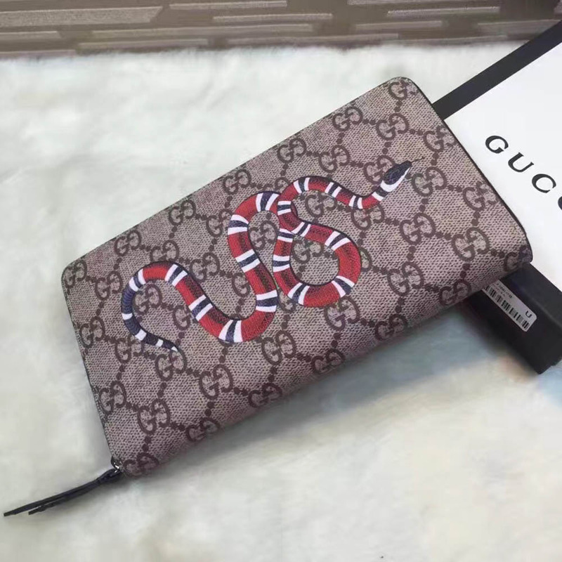 G*u*i snake long wallet