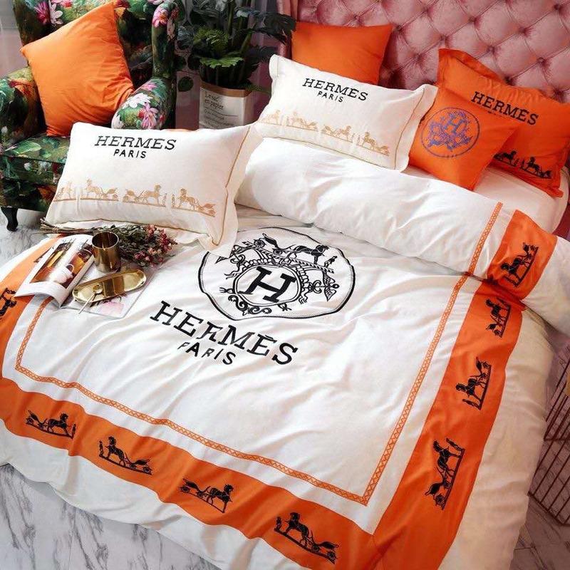 H**mes  paris bed sheet