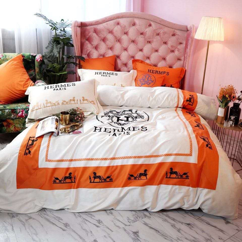 H**mes  paris bed sheet