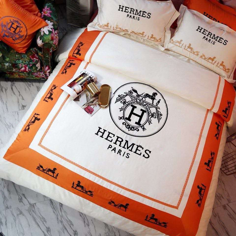 H**mes  paris bed sheet