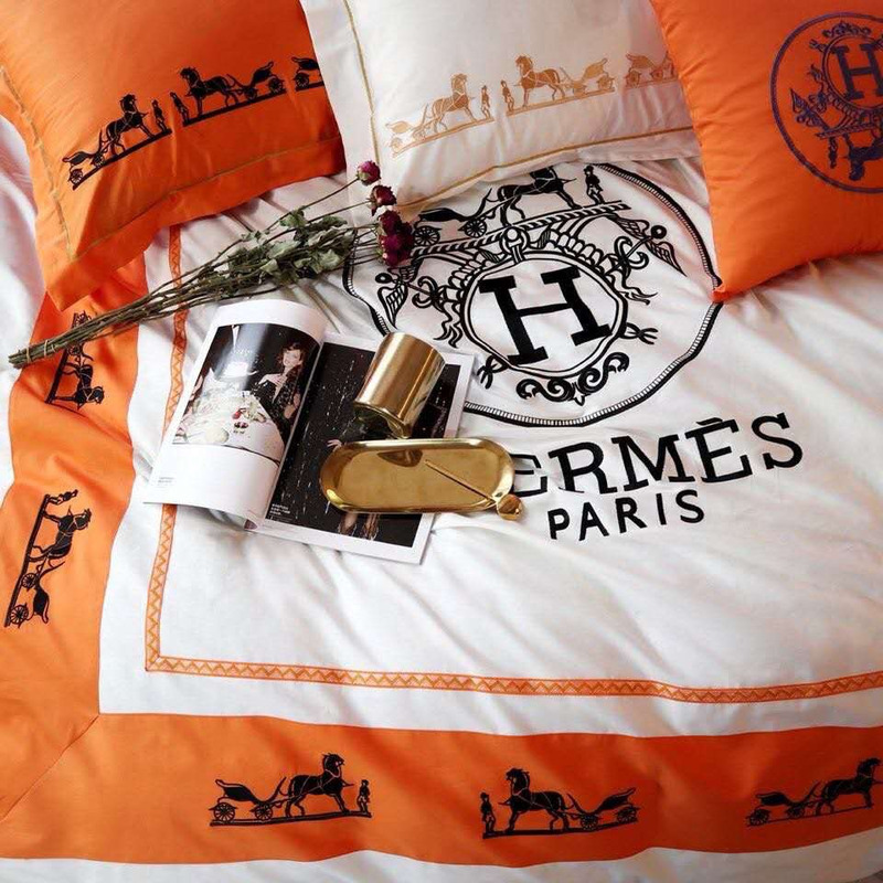 H**mes  paris bed sheet