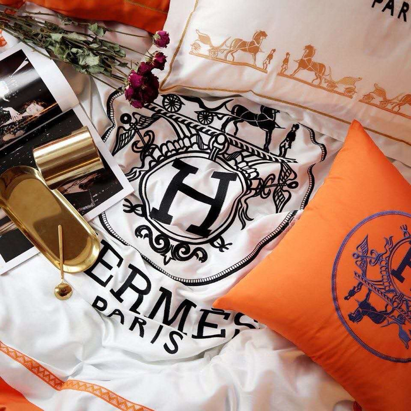 H**mes  paris bed sheet