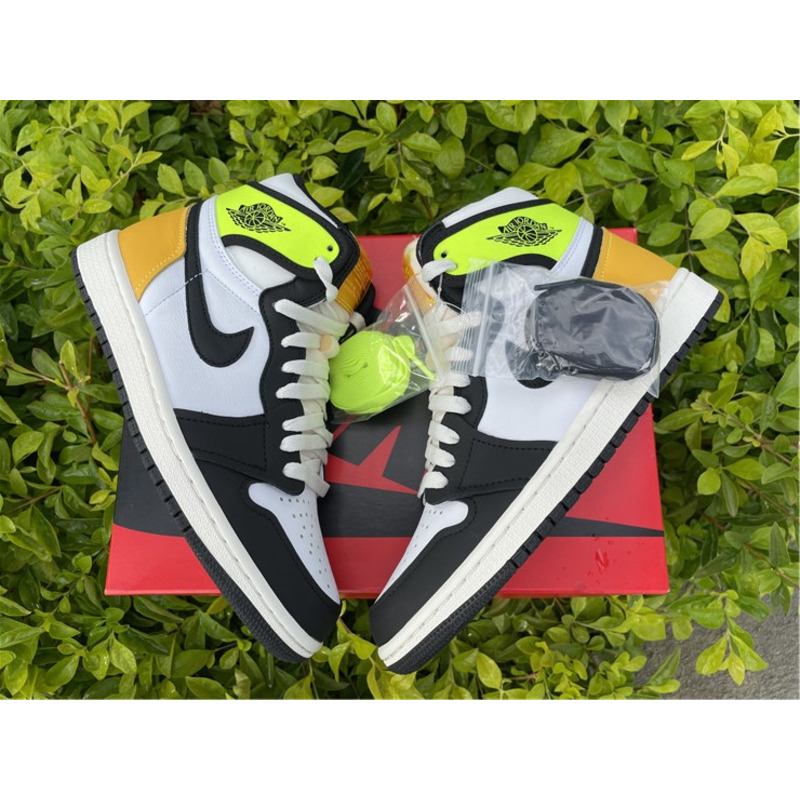 Air Jordan 1 High OG"Volt Gold"555088 118 Sneakers Men