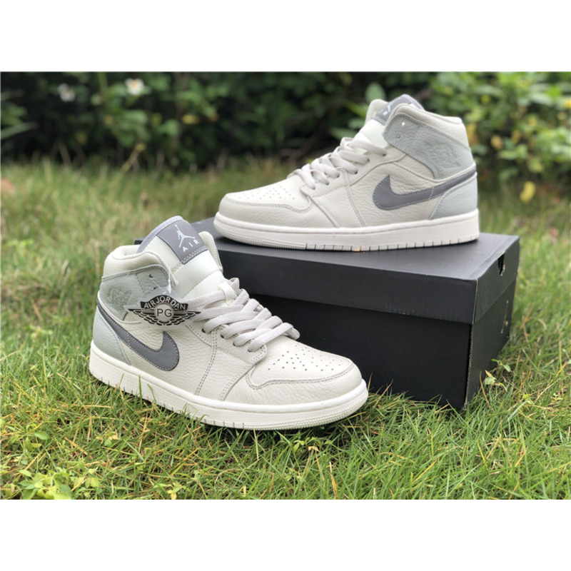 Air Jordan 1 Mid SE 852542 003 Sneakers Men Women