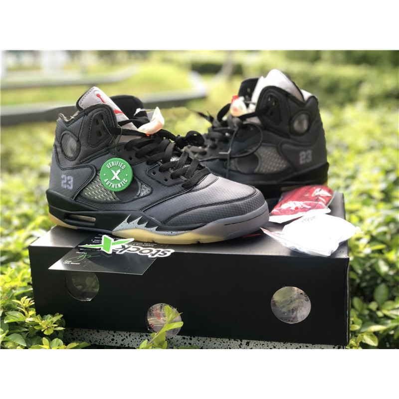 OFF W Air Jordan 5 RETRO CT8480 001 Sneakers Men