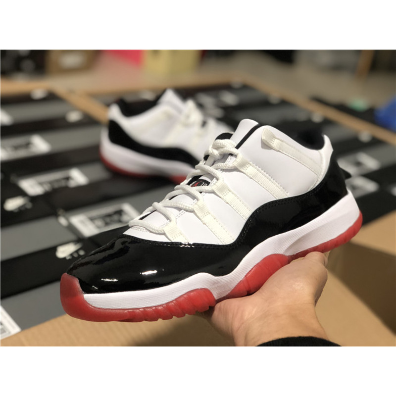 Air Jordan 11 Low AV2187 160 Sneakers Men