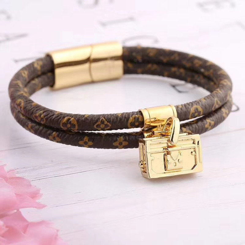 l**is V*t*n monogram bracelet