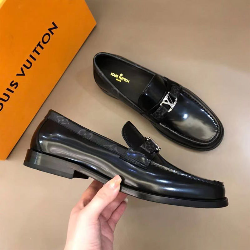 l**is V*t*n major loafer(black)