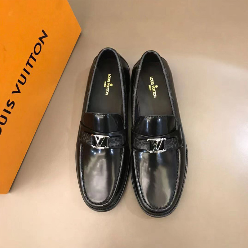 l**is V*t*n major loafer(black)