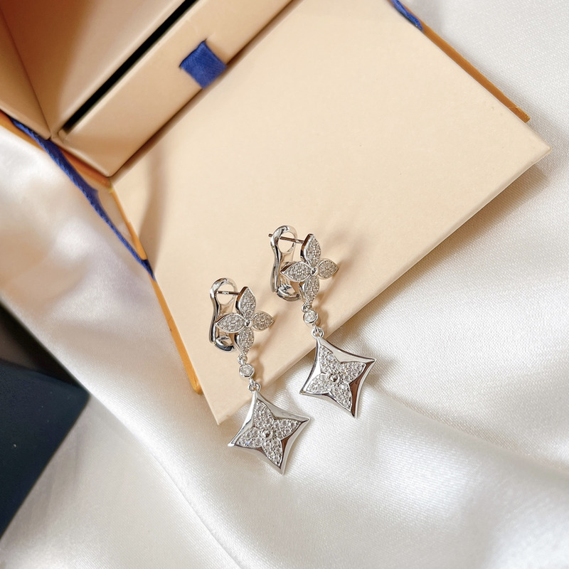 l**is V*t*n color blossom bb star ear studs