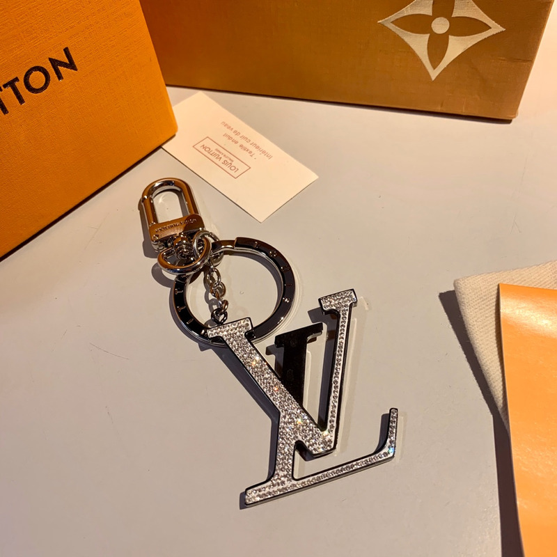 l**is V*t*n initiales key holder