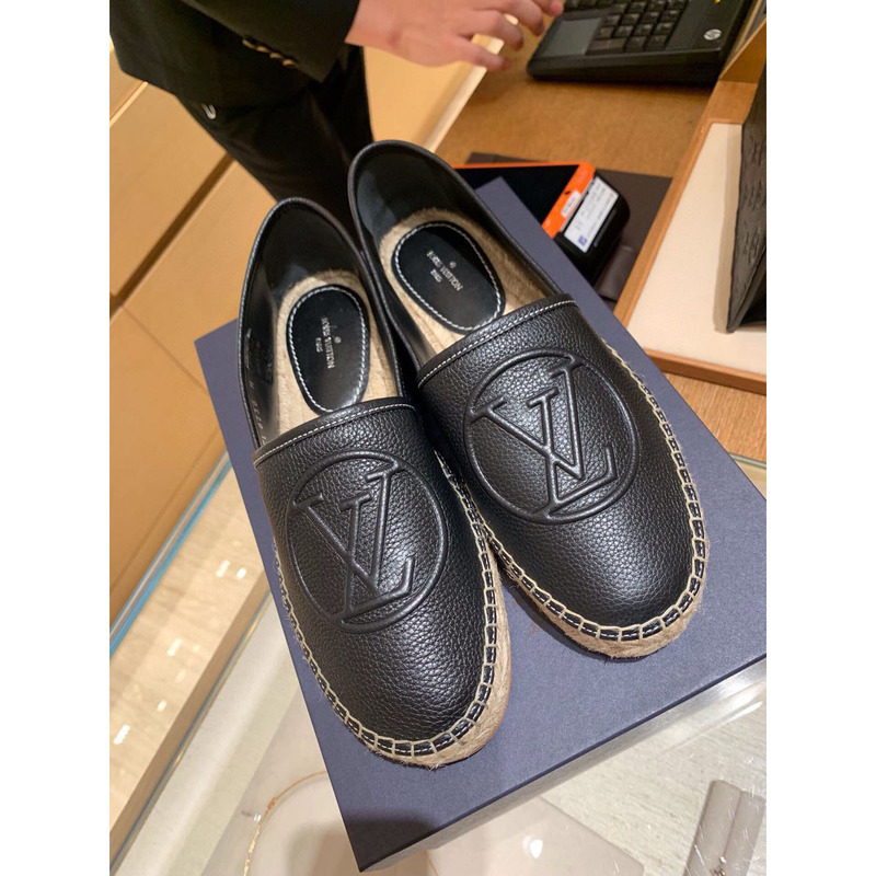 l**is V*t*n woman black loafers