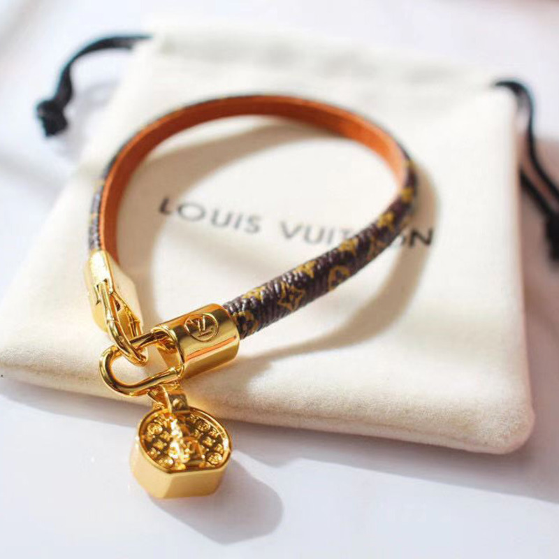 l**is V*t*n monogram bracelet