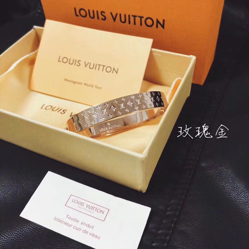 l**is V*t*n monogram bracelet