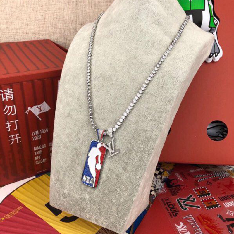 l**is V*t*n x nba strass pendant necklace