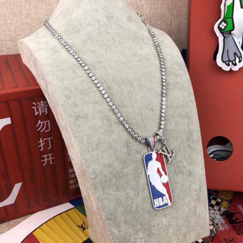 l**is V*t*n x nba strass pendant necklace