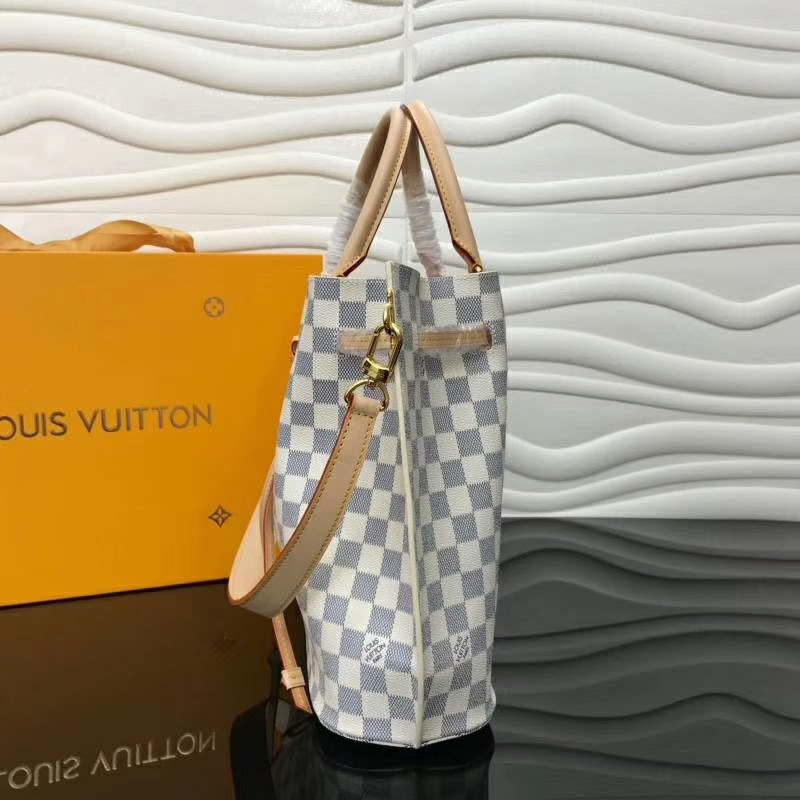 l**is V*t*n damier monogram handbag