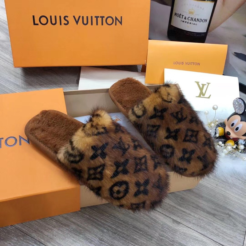 l**is V*t*n plush slippers