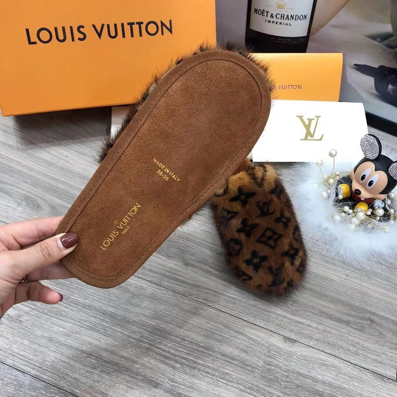 l**is V*t*n plush slippers