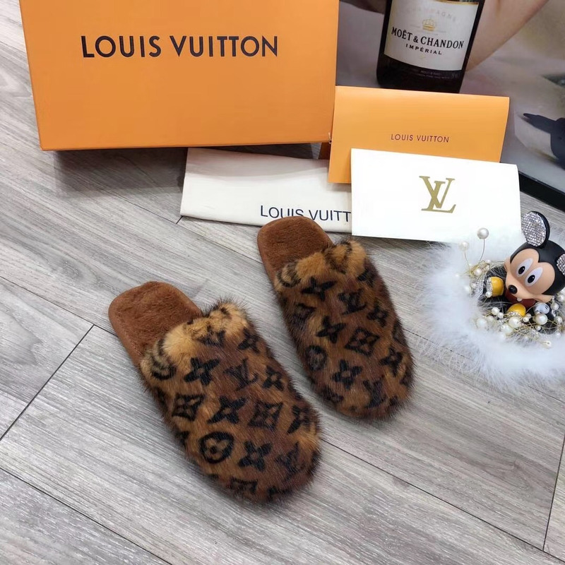 l**is V*t*n plush slippers