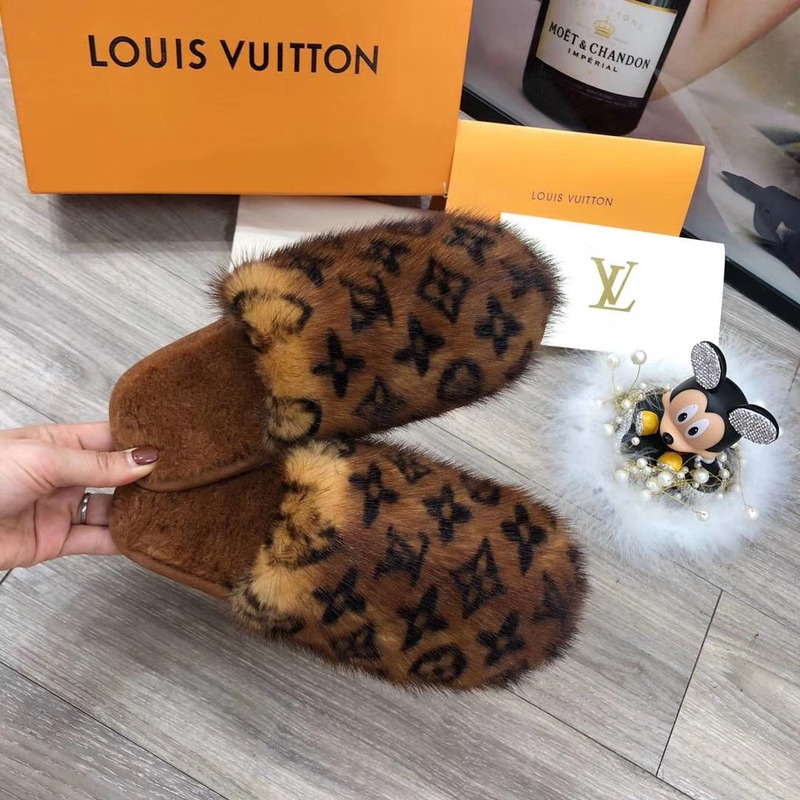 l**is V*t*n plush slippers